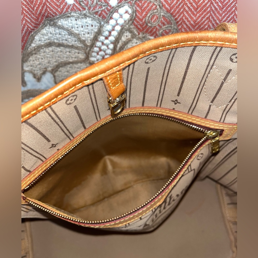 Louis Vuitton Monogram Neverfull MM - Picture 7 of 14